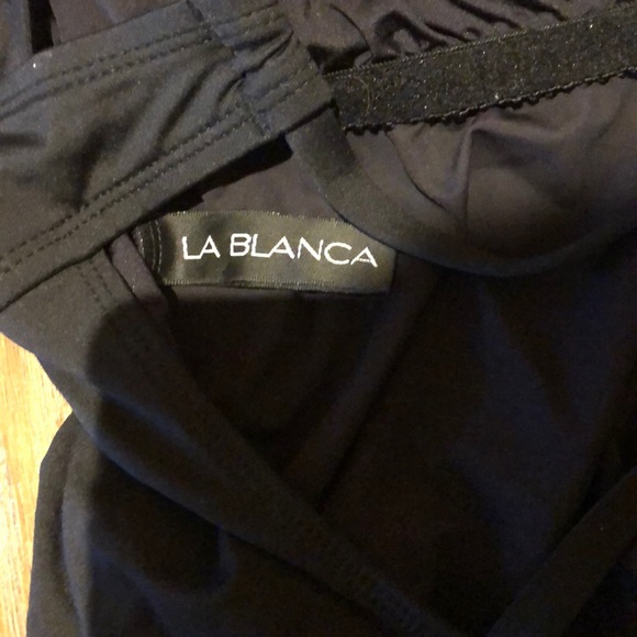 La Blanca one-piece swim suit. - Picture 3 of 3